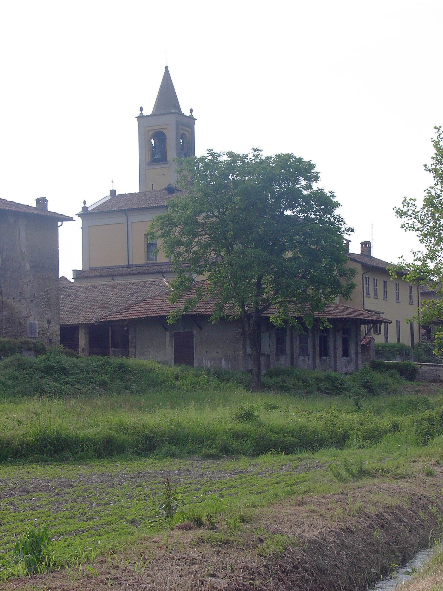 La chiesa di Corneliano è dedicata ai santi Biagio e Giorgio.